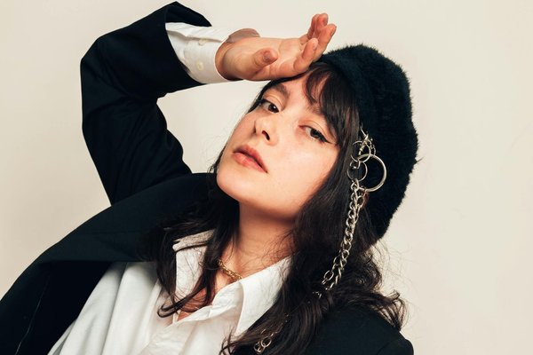 Upgrade your summer work attire: how to style a sleeveless blazer for an effortlessly chic british vibe