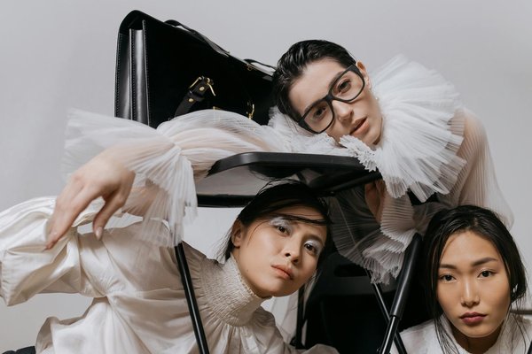 Elevate your wardrobe: from british high street fashion to exquisite haute couture – insider style tips and tricks