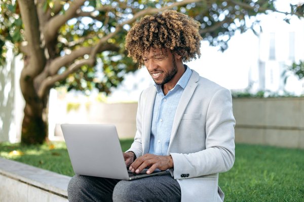 Ultimate Guide to Elevating Your Jumpsuit with Chic Accessories for an Elegant Evening in London